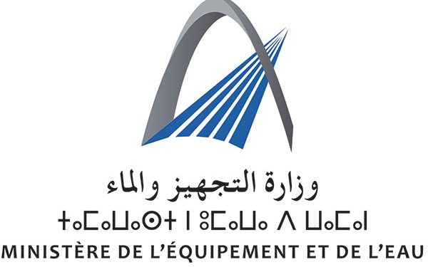 وزارة التجهيز والماء تتخذ عدة إجراءات بعد انهيار أرضي بالطريق الرابطة بين الجبهة والحسيمة