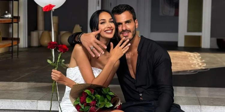 زكية و عمر مشتركي برنامج “قسمة ونصيب” يعلنان خطبتهما