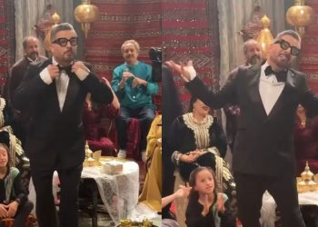 حاتم عمور يشارك كواليس كليب سيتكوم “مبروك علينا” رفقة أبطاله