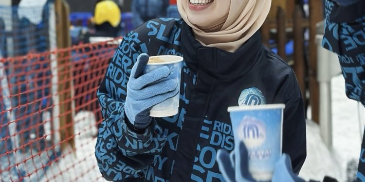 المؤثرة إحسان بنعلوش تحقق حلمها وتطل ببرنامج تلفزيوني في رمضان