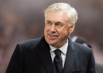 مدافع بارز يغيب عن ريال مدريد لمدة شهر