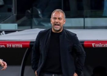 إدارة برشلونة تطالب هاينز فليك بتحقيق هذا اللقب