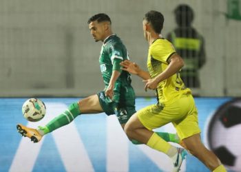 الرجاء يكتفي بالتعادل أمام المغرب الفاسي