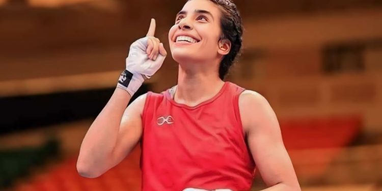 الملك محمد السادس يهنئ وداد برطال بتتويجها بطلة للعالم في الملاكمة النسائية