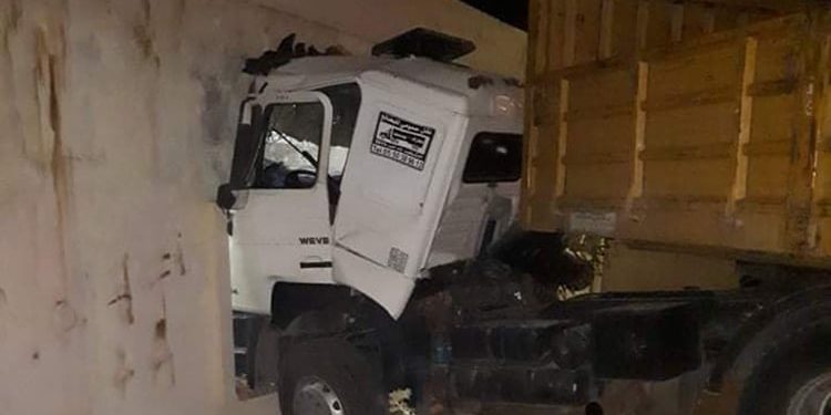 شاحنة تقتحم جدار منزل بالدار البيضاء