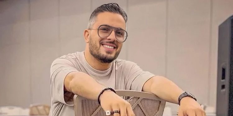 حاتم عمور يعد جمهوره بمبادرة خاصة في حفله الغنائي
