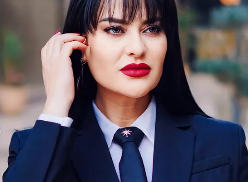 الفنانة فاطمة الزهراء بناصر تشوق جمهورها لجديدها