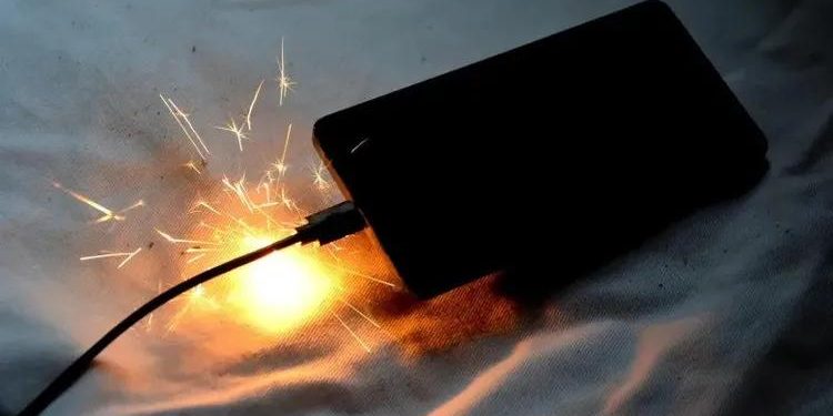 شاحن هاتف يتسبب في حر_يق داخل منزل بإنزكان