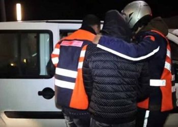 أمن البيضاء يوقف شخص للاشتباه في تورطه في قضية تتعلق بالنصب والاحتيال وانتحال صفة ينظمها القانون