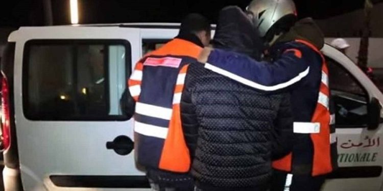 أمن البيضاء يوقف شخص للاشتباه في تورطه في قضية تتعلق بالنصب والاحتيال وانتحال صفة ينظمها القانون