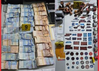 إعتقال مزور أقدم على حجز 33 طابع اداري ومبلغ 30 مليون سنتيم