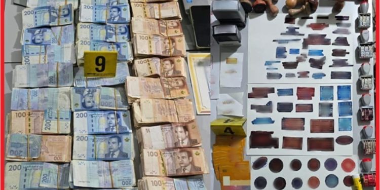 إعتقال مزور أقدم على حجز 33 طابع اداري ومبلغ 30 مليون سنتيم
