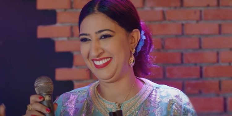 ناقد يهاجم أداء دنيا بوطازوت في “يوم ملقاك”