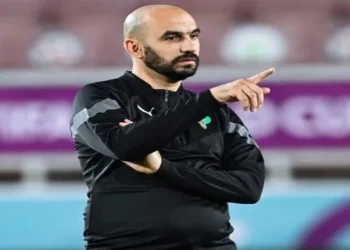 الركراكي يفقد مدافعين أساسيين قبل كأس إفريقيا