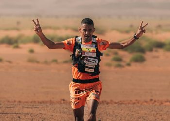 رشيد المرابطي يتصدر المرحلة الثانية في ماراطون الرمال
