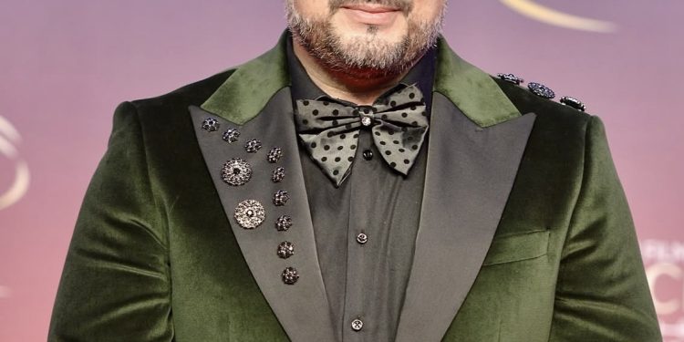 من التمثيل إلى التقديم..ربيع القاطي يقود “بطولة الجماهير” على الشاشة