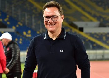 الوداد يُغير طاقمه الفني قبل الكلاسيكو