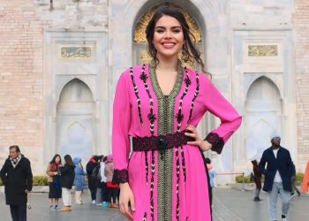 الفنانة التركية غاي تورغوت تُعبر عن حبها الدائم للقفطان المغربي