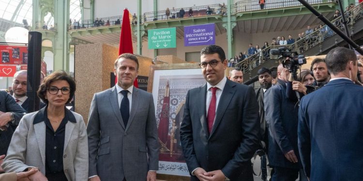 زيارة رئاسية لركن المغرب..”ماكرون” يطّلع على الإبداع المغربي بباريس