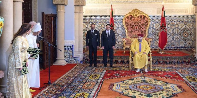جلالة الملك يعين عددا من السفراء الجدد