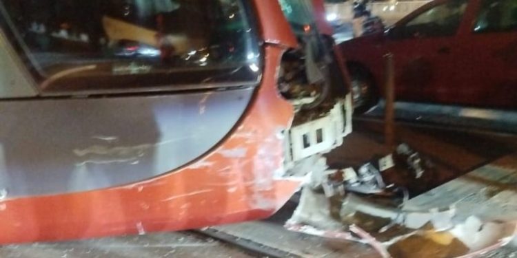 اصطدام مرو_ع بين طرامواي وسيارة بالبيضاء