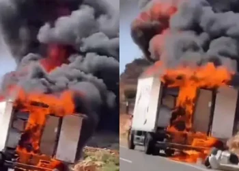 إندلاع حر_يق بشاحنة لنقل الإرساليات على طريق تيزنيت – الداخلة
