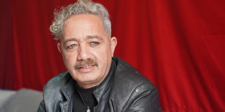 رفيق بوبكر يطلب من متابعيه الدعاء لشقيقته