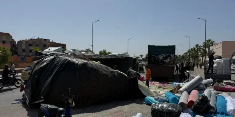 انقلاب شاحنة كبيرة يشل حركة السير بمراكش