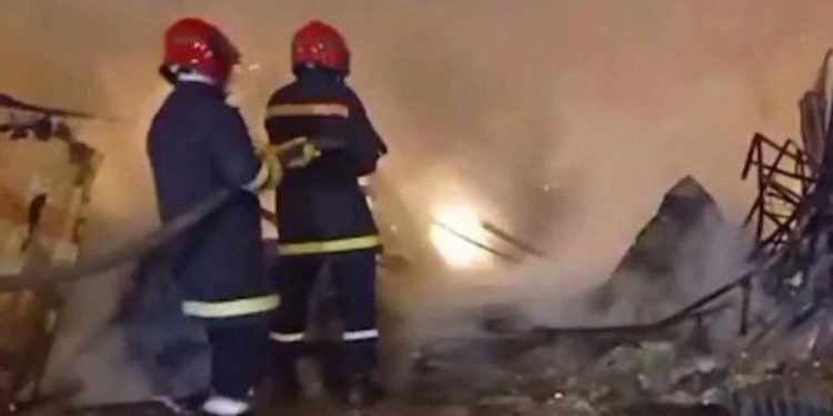 النير_ان تلتهم محلا للأفرشة بطنجة