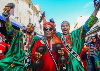 مهرجان “كناوة” بالصويرة يعود في دورته الـ26 بمزيج ساحر من التراث