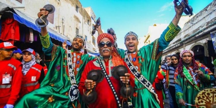 مهرجان “كناوة” بالصويرة يعود في دورته الـ26 بمزيج ساحر من التراث