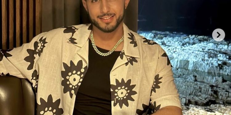 أنس الحمدوشي يدخل مجال الغناء ويُفاجئ جمهوره