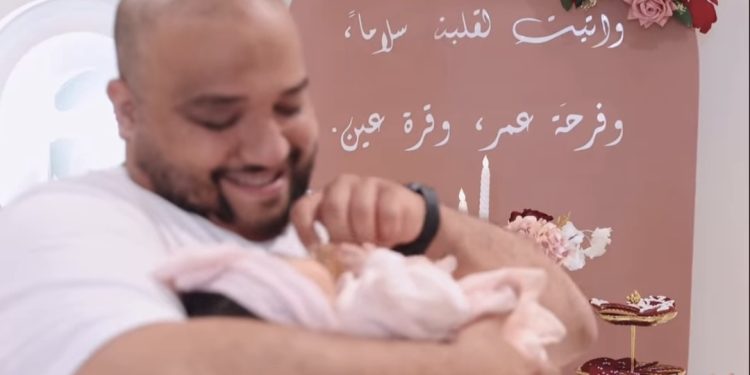 بطريقة مؤثرة..الزبير هلال يعلن ولادة ابنته