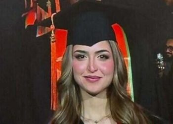 في حفل تخرجها.. حلا الترك تُثير الجدل بتصرف غير متوقع تجاه والديها