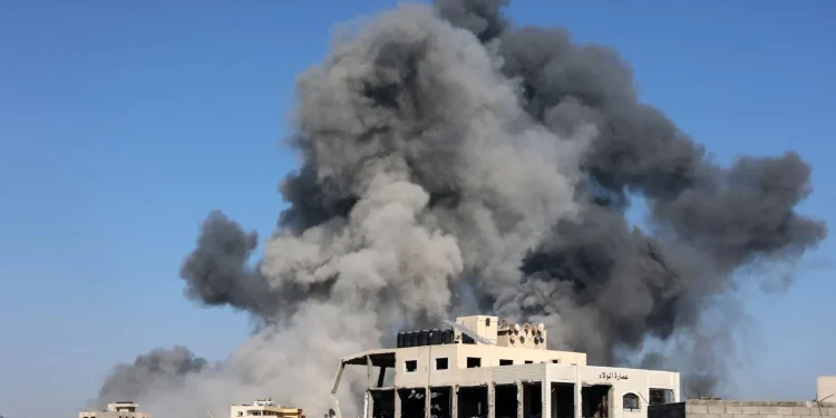 إسرائيل توافق مبدئيا على تمويل لإعمار غزة