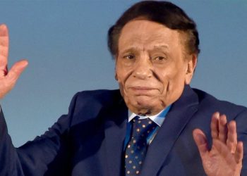 بعد غياب..عادل إمام يخطف الأنظار في زفاف حفيده