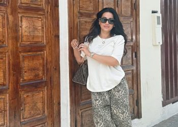 رحمة رياض تُعبر عن إعجابها بسحر الدار البيضاء: “كازا زوينة بزاف”