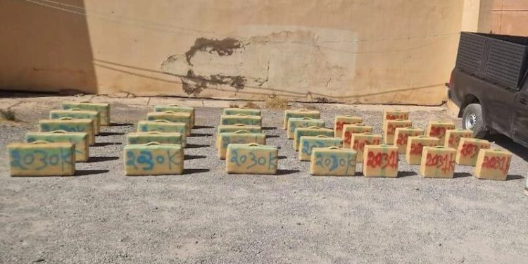 ميدلت..الدرك يحبط تهريب طُن من الش_يرا والسائقان يفرّان بصفائح مزوّرة