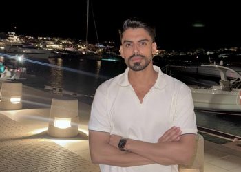عمر بلمير يشعل مواقع التواصل بصورة حميمية..هل يُحضّر لمشروع حب أم عمل فني؟