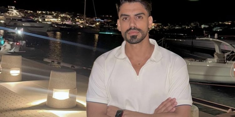 عمر بلمير يشعل مواقع التواصل بصورة حميمية..هل يُحضّر لمشروع حب أم عمل فني؟