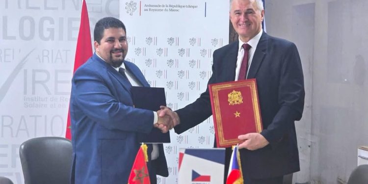 توقيع إتفاقية تعاون بين المغرب والتشيك لدعم تجريب تقنية استخلاص الماء من رطوبة الهواء