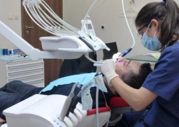 أطباء الأسنان يدعون إلى تعزيز الثقة في ممارسة مهنة الطب