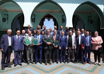 الحكومة ترفع أجور موظفي القطاع العام وتوفي بالتزامات الحوار الاجتماعي