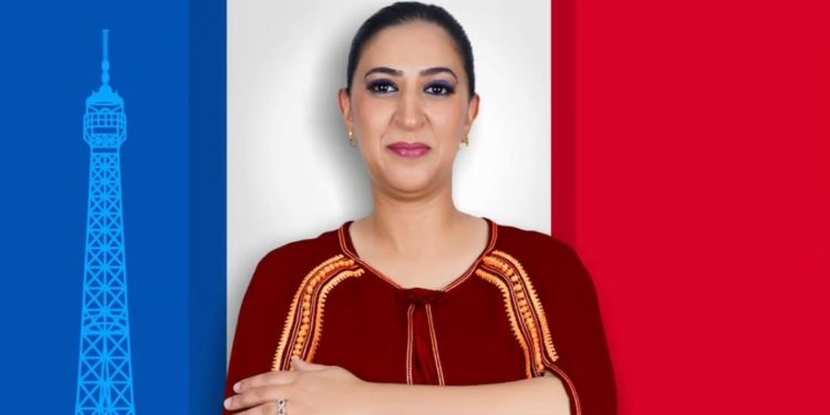 الممثلة دنيا بوطازوت تعود بقوة إلى الخشبة عبر عرض “غا ضاحكين”