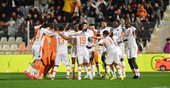 نهضة بركان يقترب من التعاقد مع مدافع مغربي