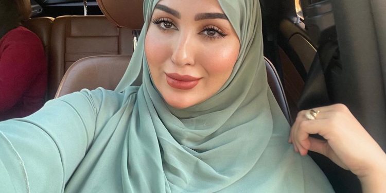 صوفيا أولحيان تعلن انفصالها عن زوجها
