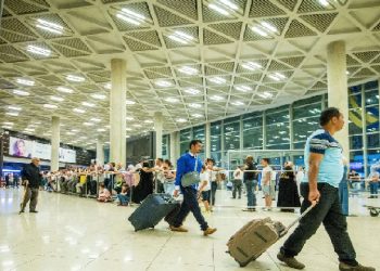 خلل إلكتروني يعطل حركة الطيران في مطارات أوروبية كبرى