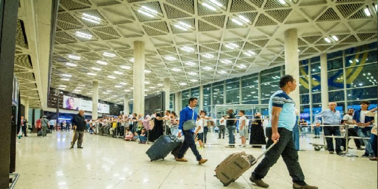 خلل إلكتروني يعطل حركة الطيران في مطارات أوروبية كبرى