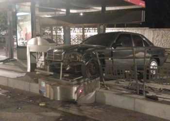 اصطدام سيارة بمحطة ترامواي بالبيضاء