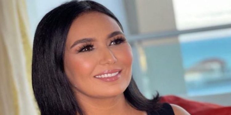الفنانة سعاد خيي تخطف الأنظار في حفل زفاف ابنها